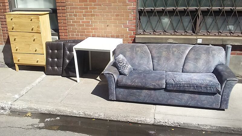 File:Furniture wasted on moving day.jpg